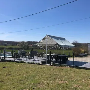 https://gite-14-personnes-a-la-campagne.hotels-rhonealpes.com